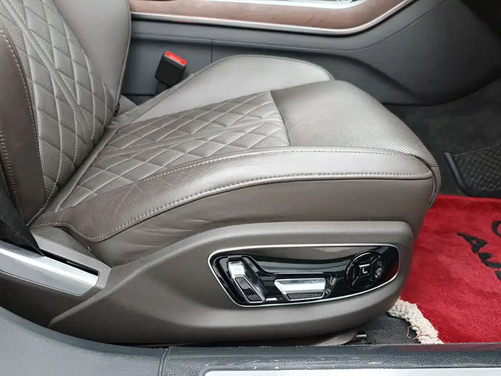 Audi A8 2021 — фото 24