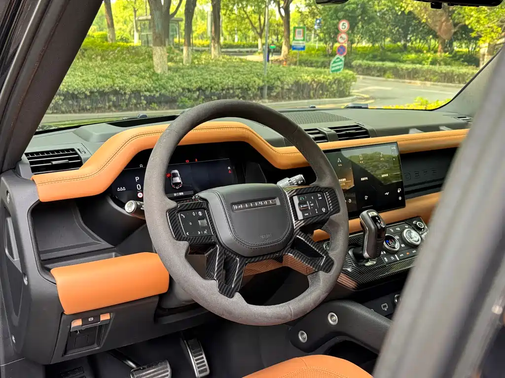 Land Rover Defender 2024 — фото 17