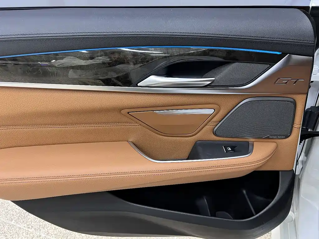 BMW 6 Series GT 2018 — фото 32