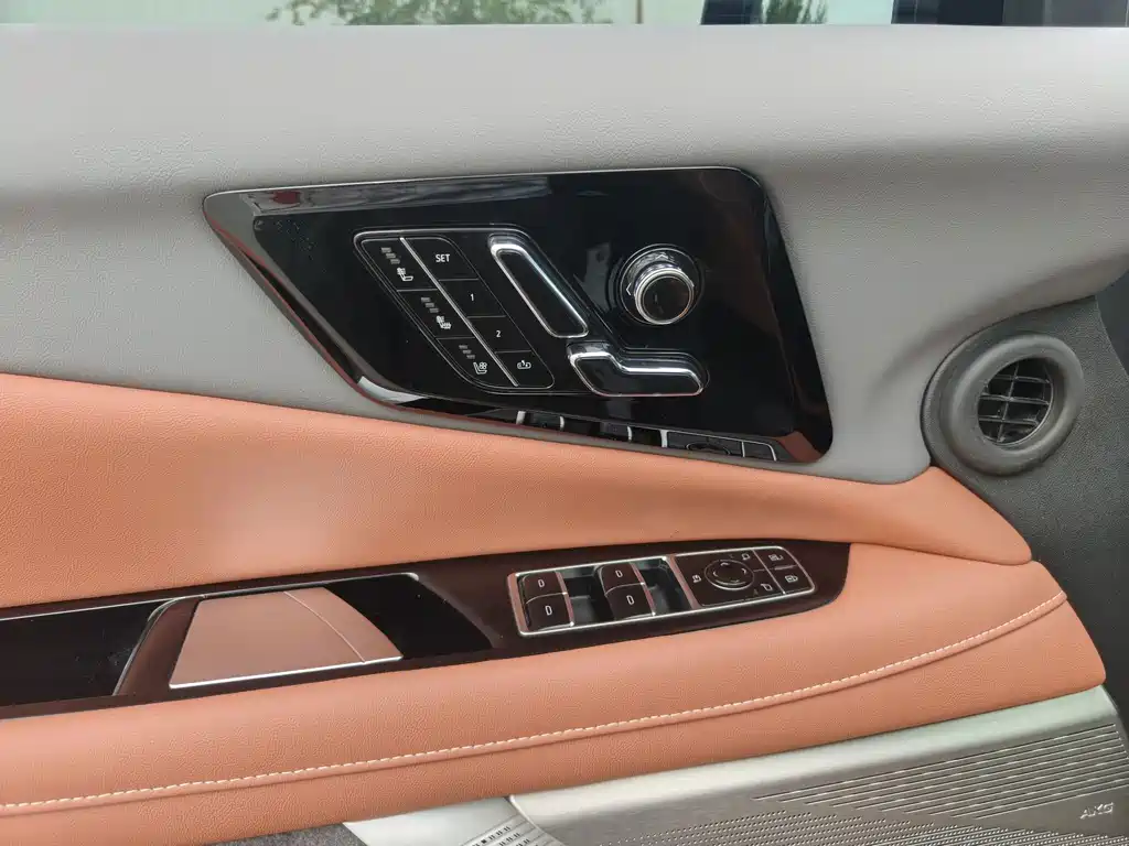 Cadillac IQ Aoge 2025 — фото 16