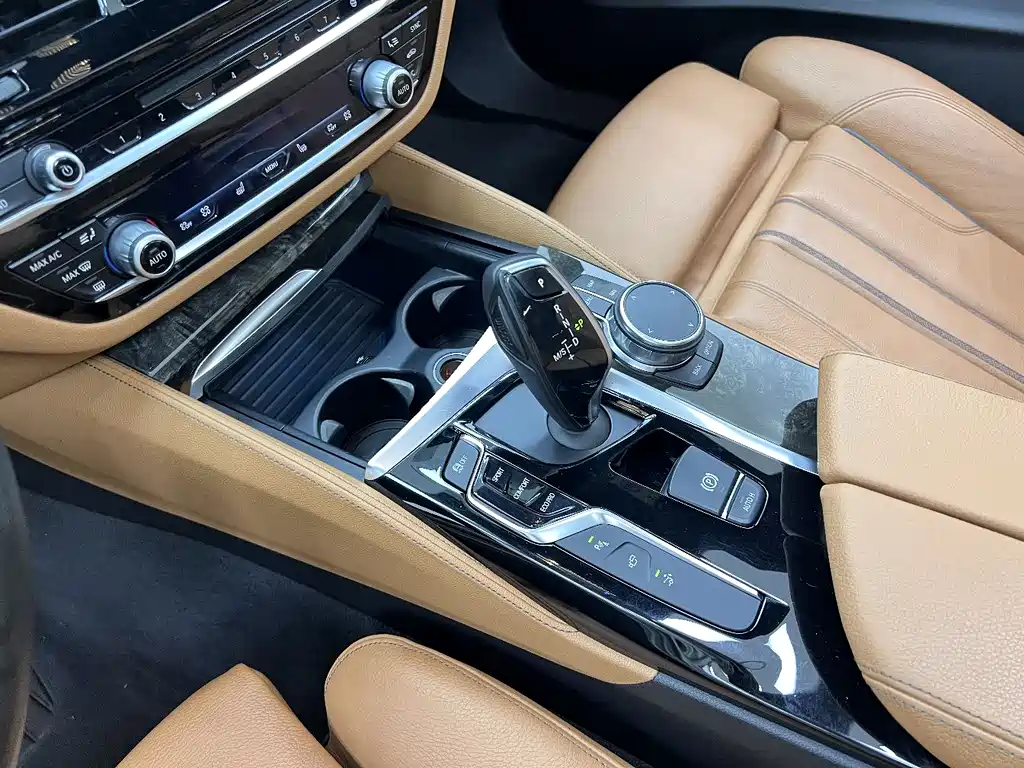 BMW 6 Series GT 2018 — фото 23