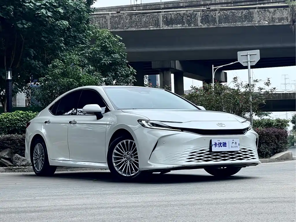 Toyota Camry 2024 — фото 6