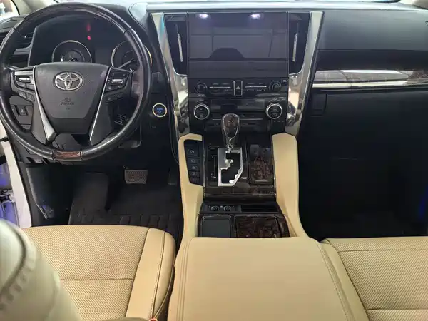 Toyota Alphard 2021