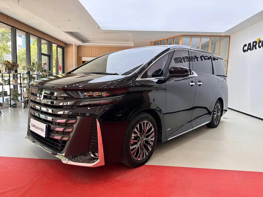 Toyota Vellfire 2023 — фото 1