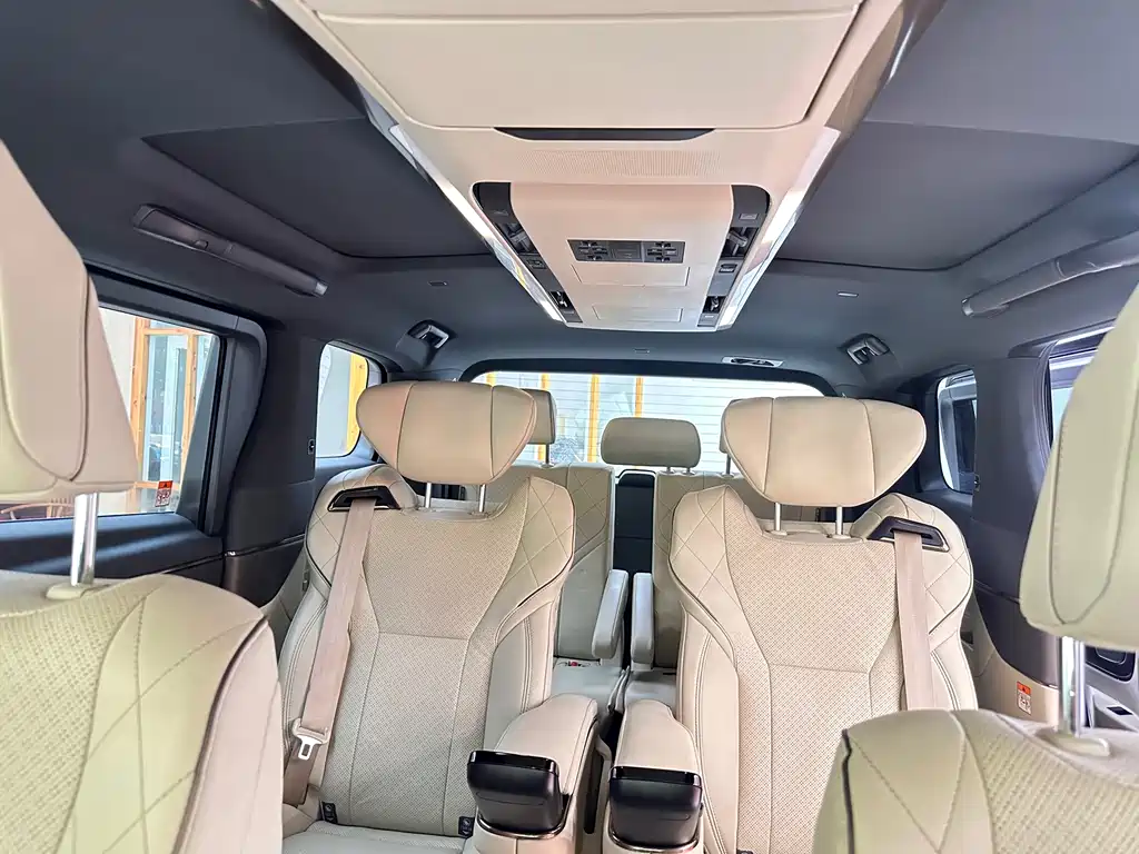 Toyota Vellfire 2023 — фото 12