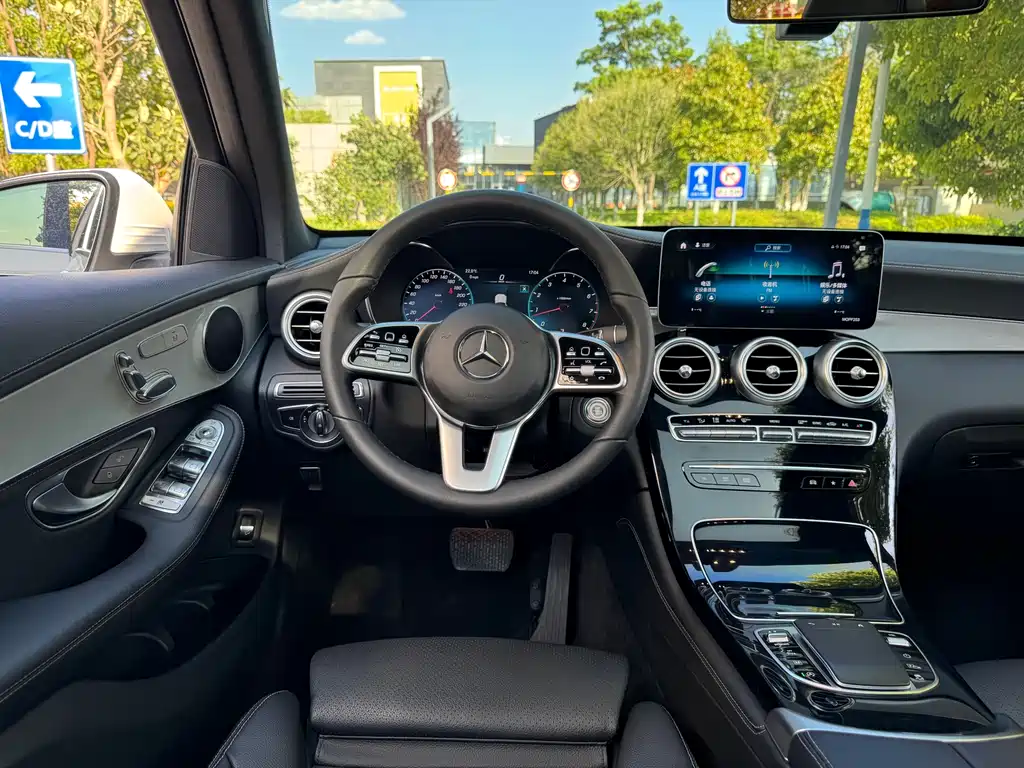 Mercedes-Benz GLC 2020 — фото 33