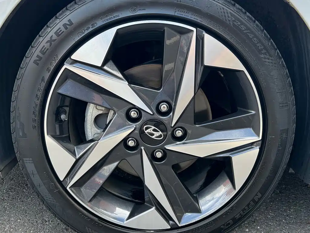 Hyundai Elantra 2023 — фото 4