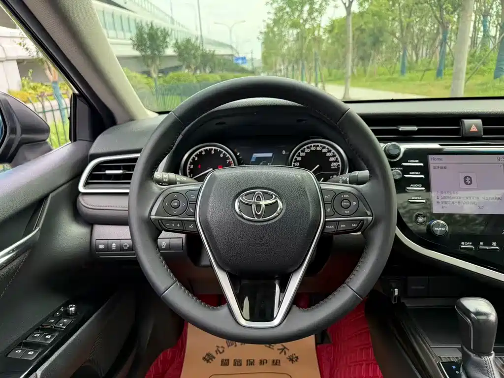 Toyota Camry 2018 — фото 8
