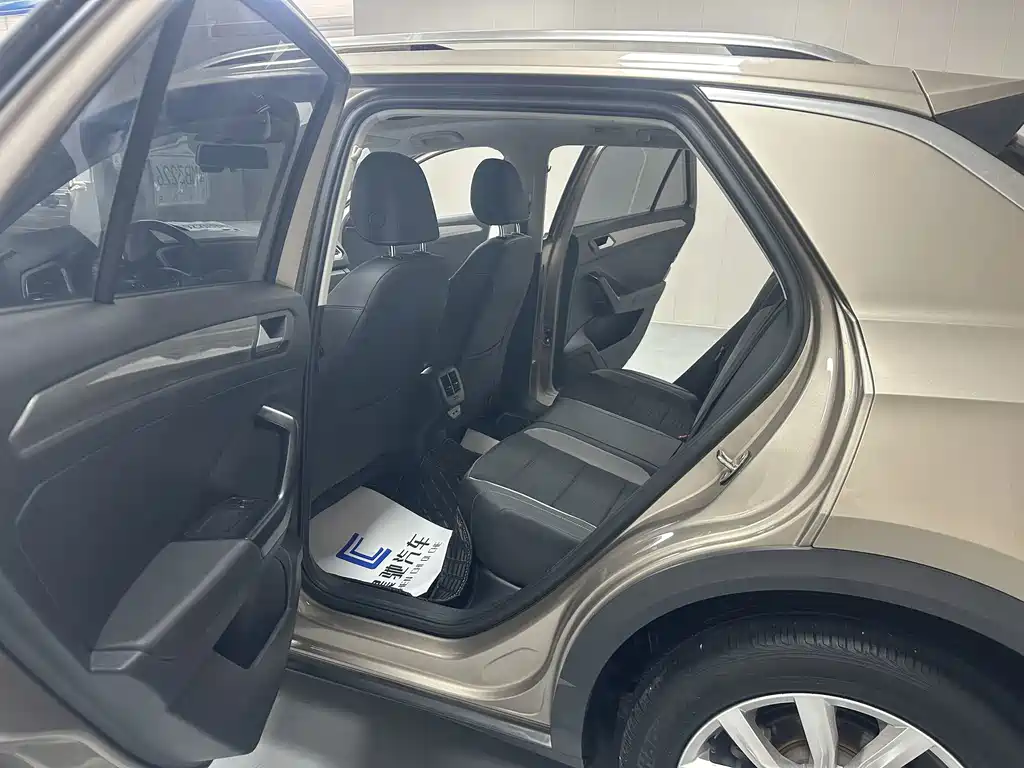 Volkswagen T-Roc 2020 — фото 12