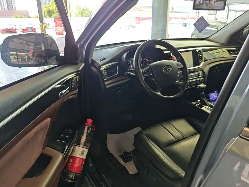 GAC Trumpchi GS8 2018 — фото 16