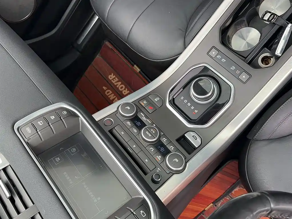 Land Rover Evoque 2017 — фото 16