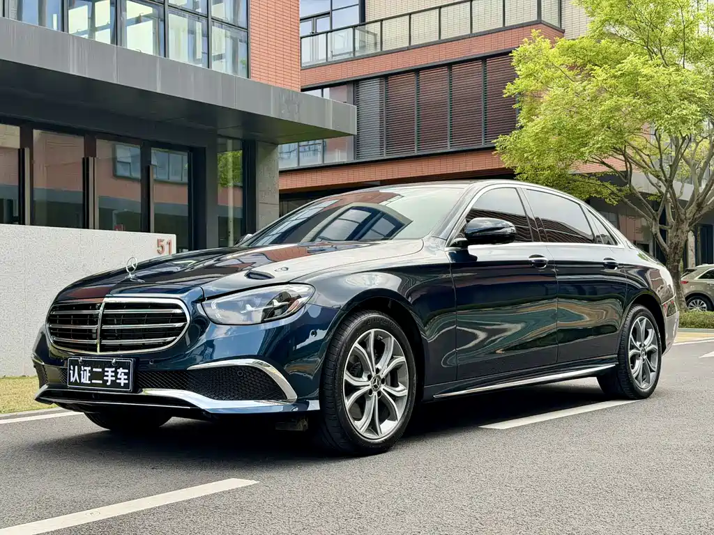 Mercedes-Benz E-Class 2024 — фото 1