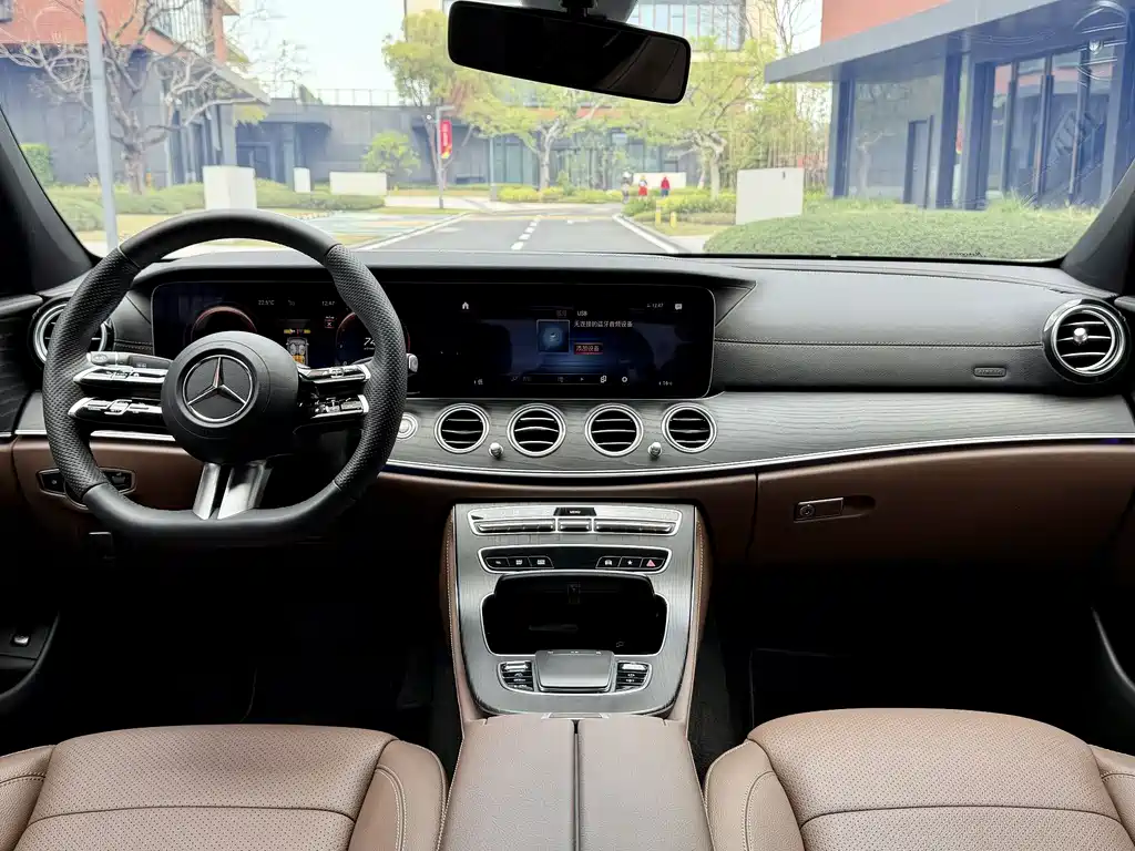 Mercedes-Benz E-Class 2024 — фото 19