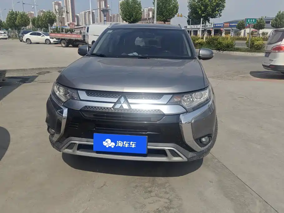 Mitsubishi Outlander 2019 — фото 2