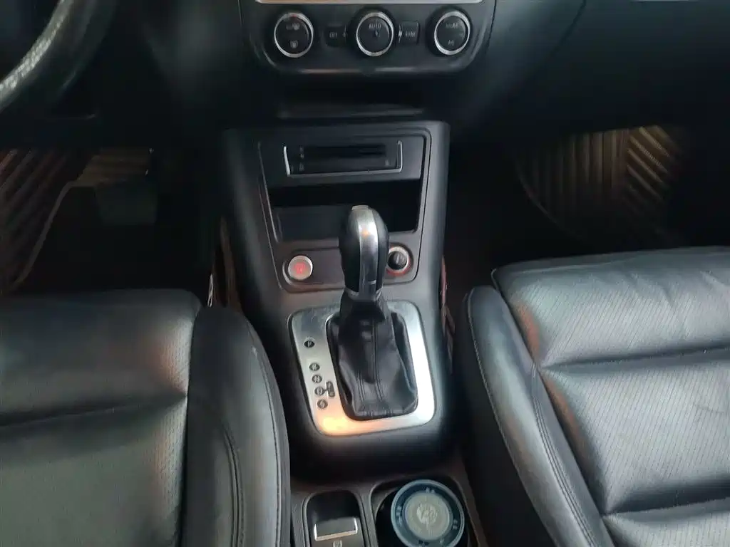 Volkswagen Tiguan 2015 — фото 14