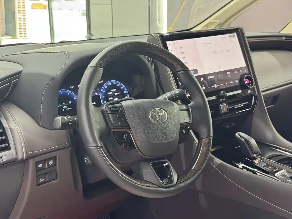Toyota Alphard 2024 — фото 13