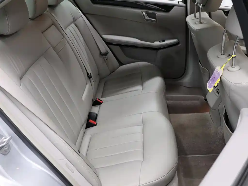 Mercedes-Benz E-Class 2010 — фото 22