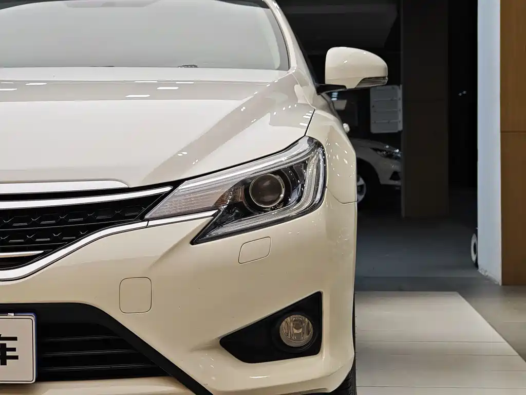 Toyota Reiz 2015 — фото 2
