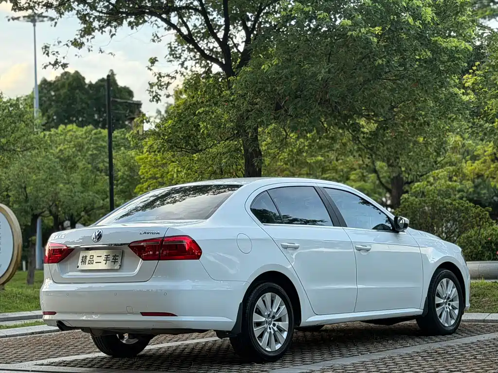 Volkswagen Lavida 2015 — фото 17