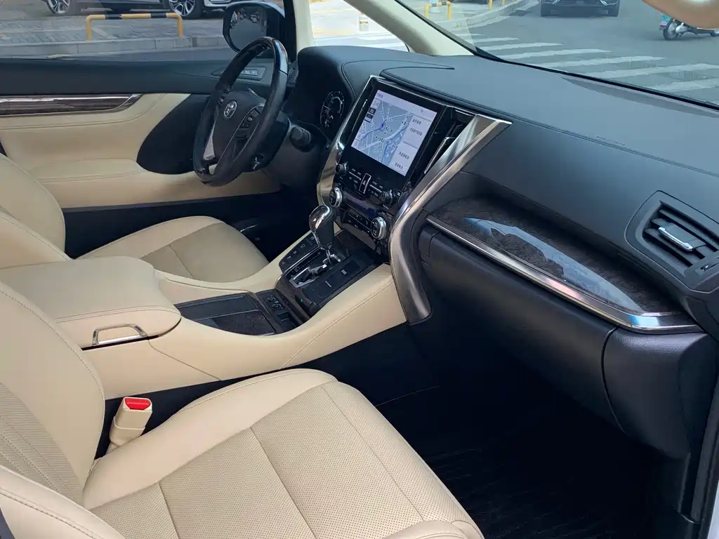 Toyota Alphard 2022 — фото 8