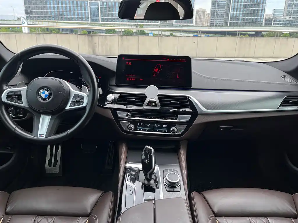 BMW 5 Series 2022 — фото 9