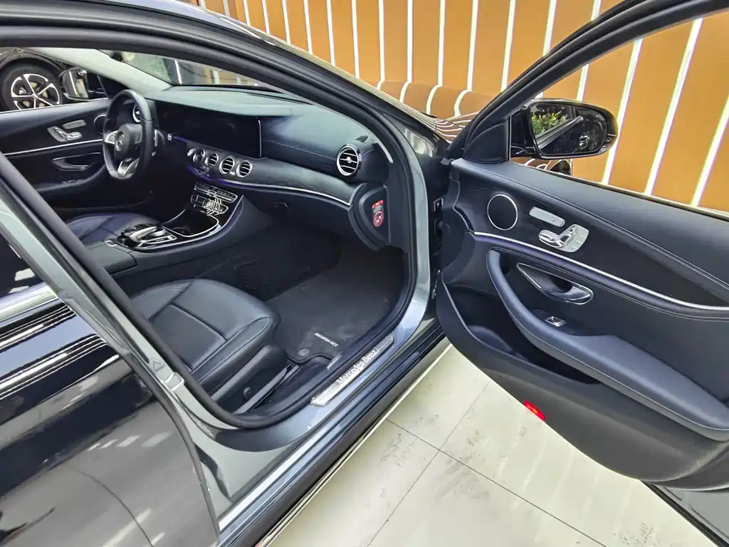 Mercedes-Benz E-Class 2017 — фото 13