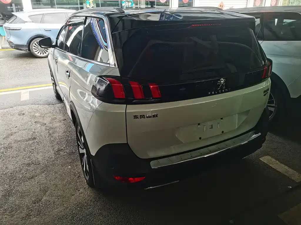Peugeot 5008 2017 — фото 9