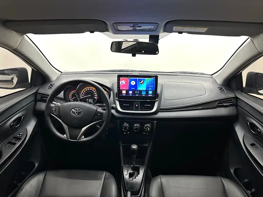 Toyota Yaris L 2022 — фото 12
