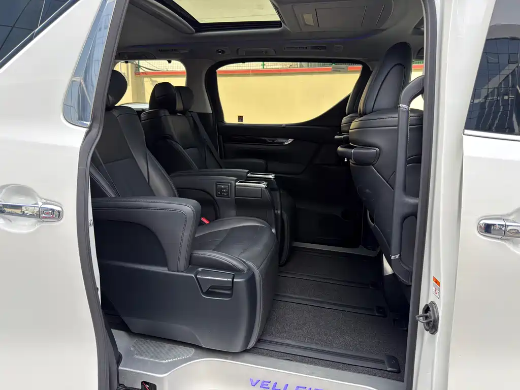 Toyota Vellfire 2023 — фото 11