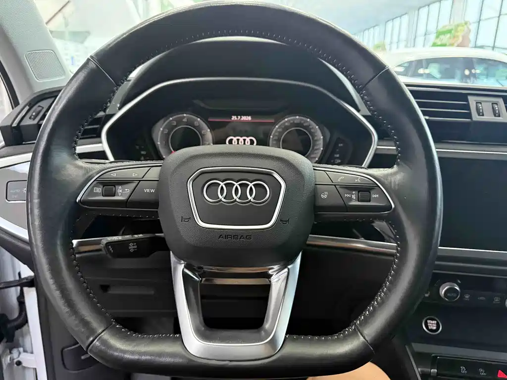 Audi Q3 2022 — фото 11