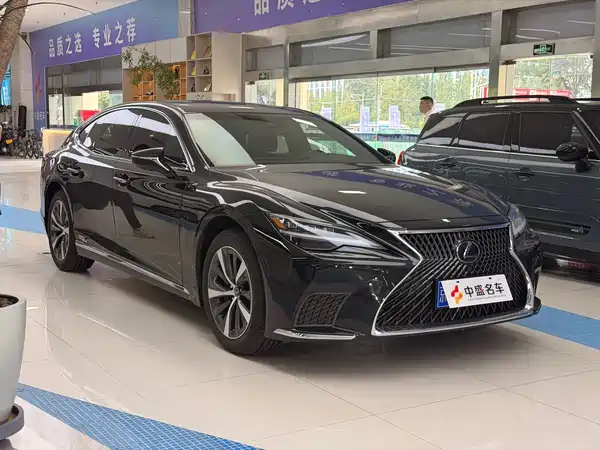 Lexus LS 2022