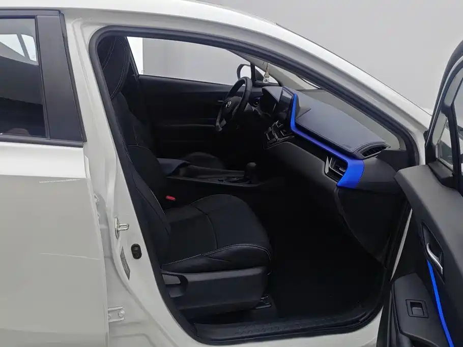 Toyota C-HR 2022 — фото 8