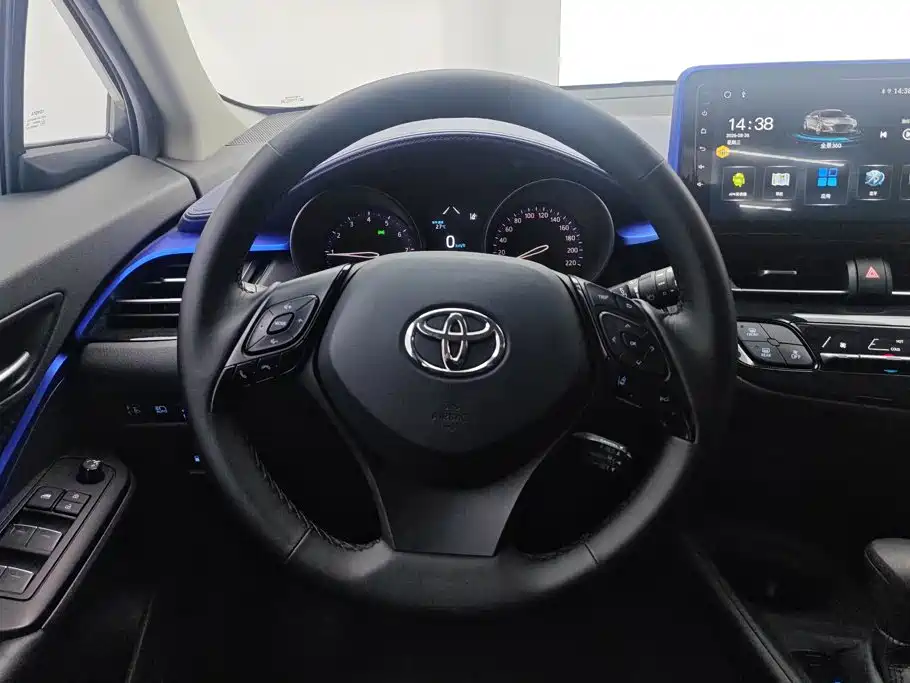 Toyota C-HR 2022 — фото 15