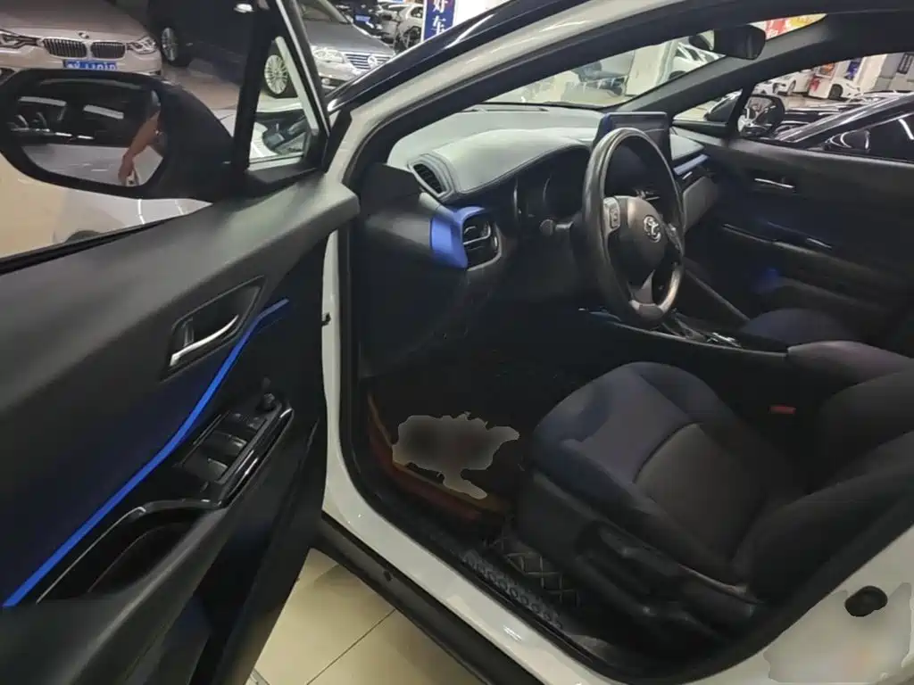 Toyota C-HR 2019 — фото 15