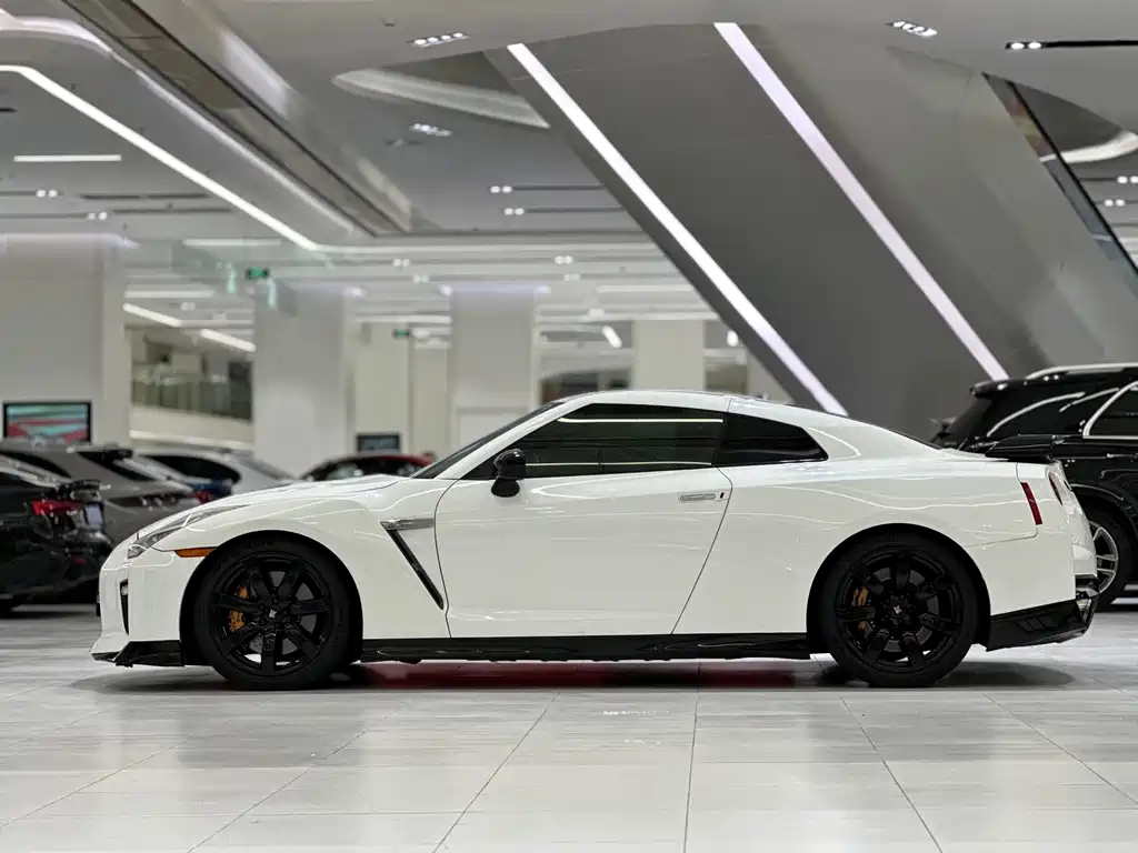 Nissan GT-R 2011 — фото 4