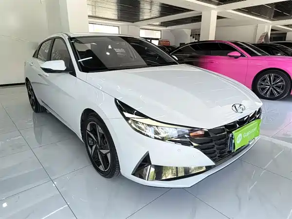 Hyundai Elantra 2022