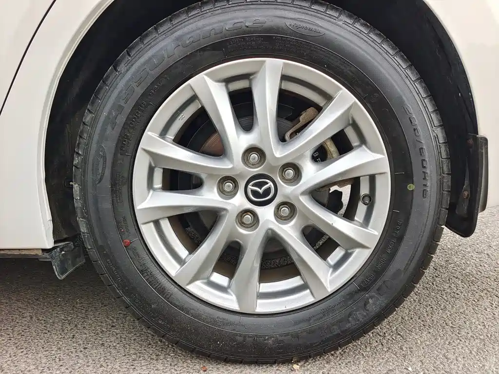 Mazda 3 Axela 2018 — фото 15