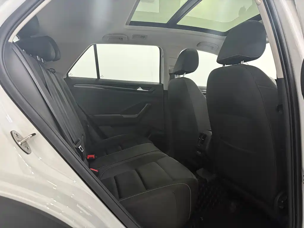 Volkswagen T-Roc 2022 — фото 13