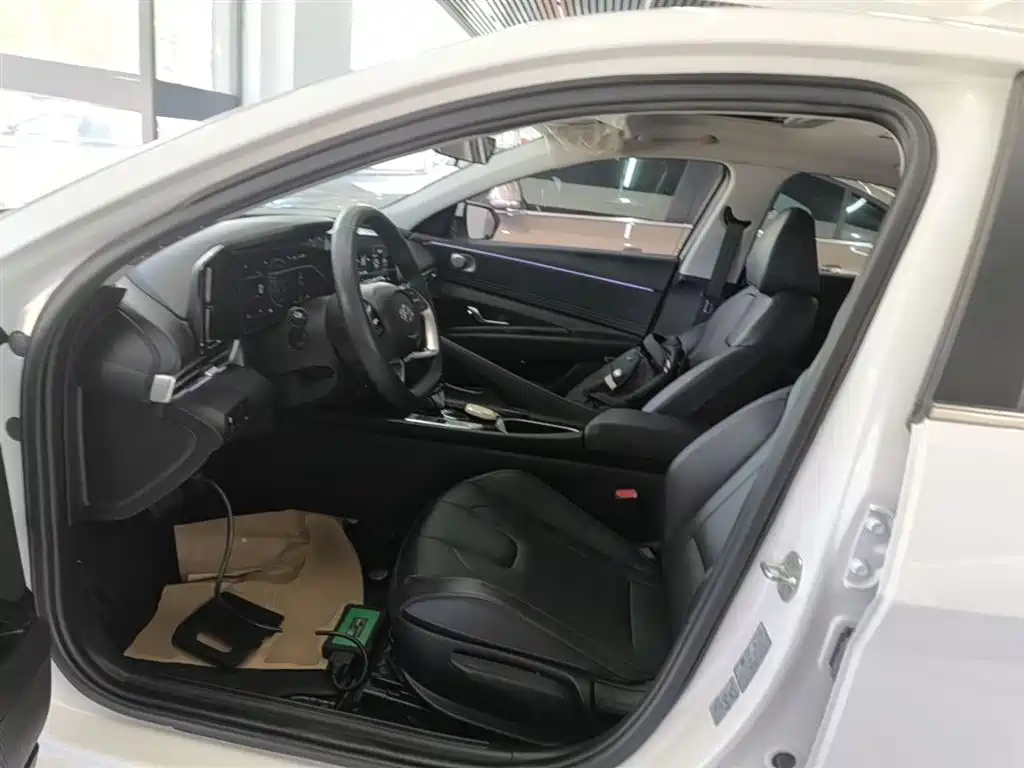 Hyundai Elantra 2023 — фото 15