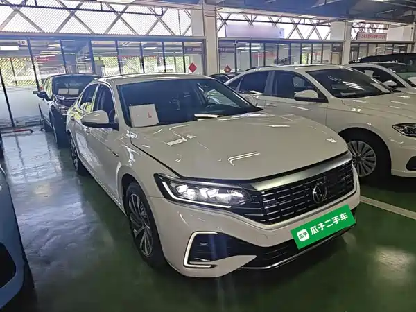 Volkswagen Passat Plug-In Hybrid 2022