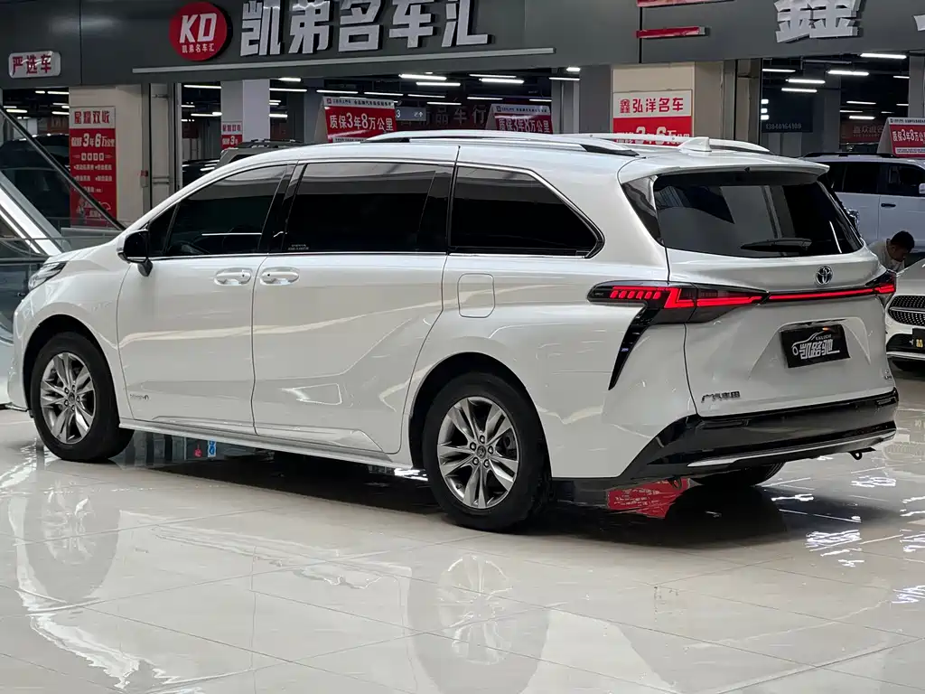 Toyota Sienna 2024 — фото 19