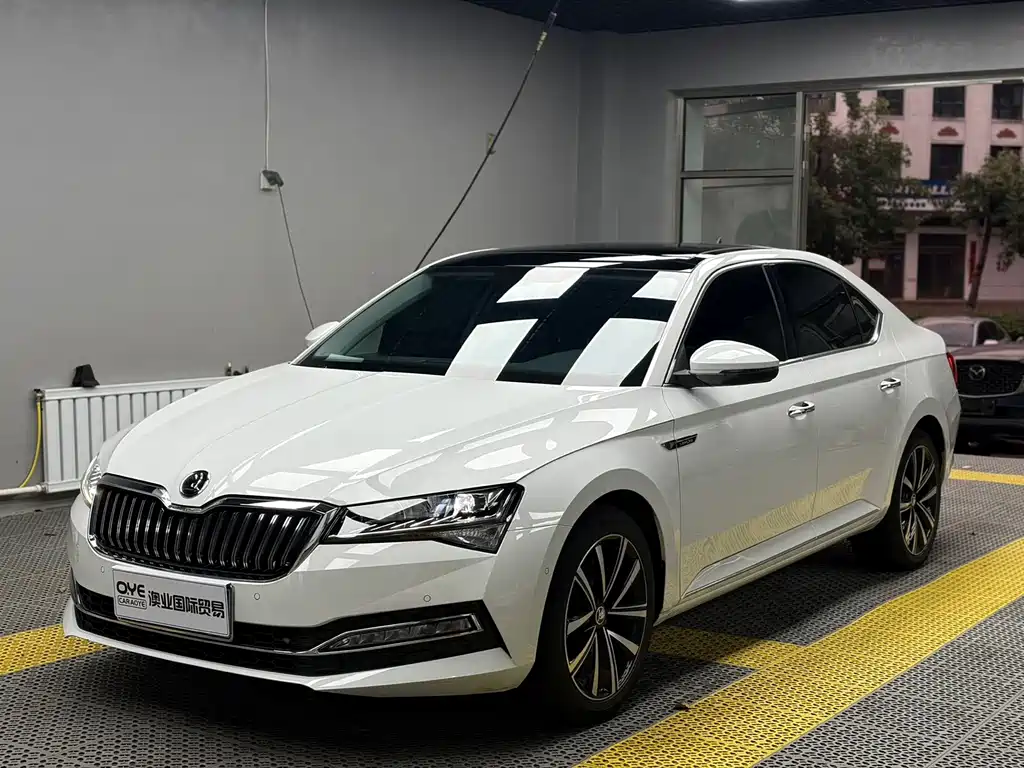 Skoda Superb 2023 — фото 1