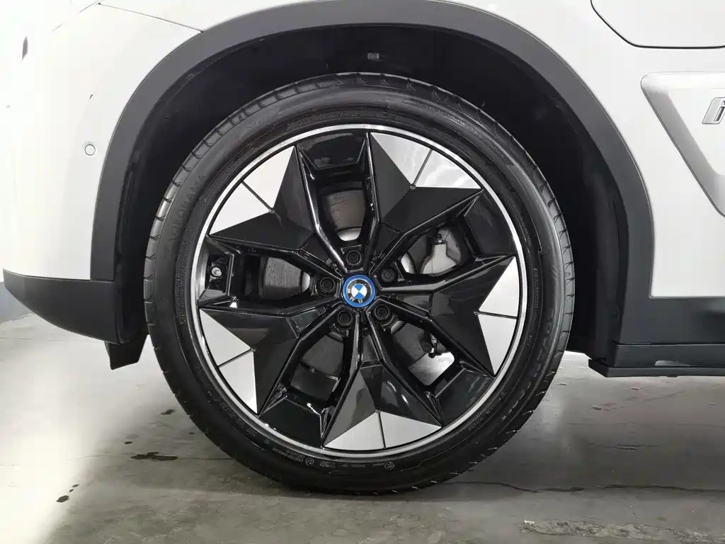 BMW iX3 2021 — фото 17