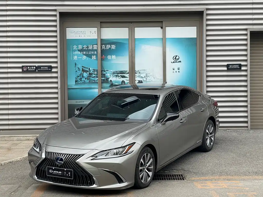 Lexus ES 2020 — фото 1