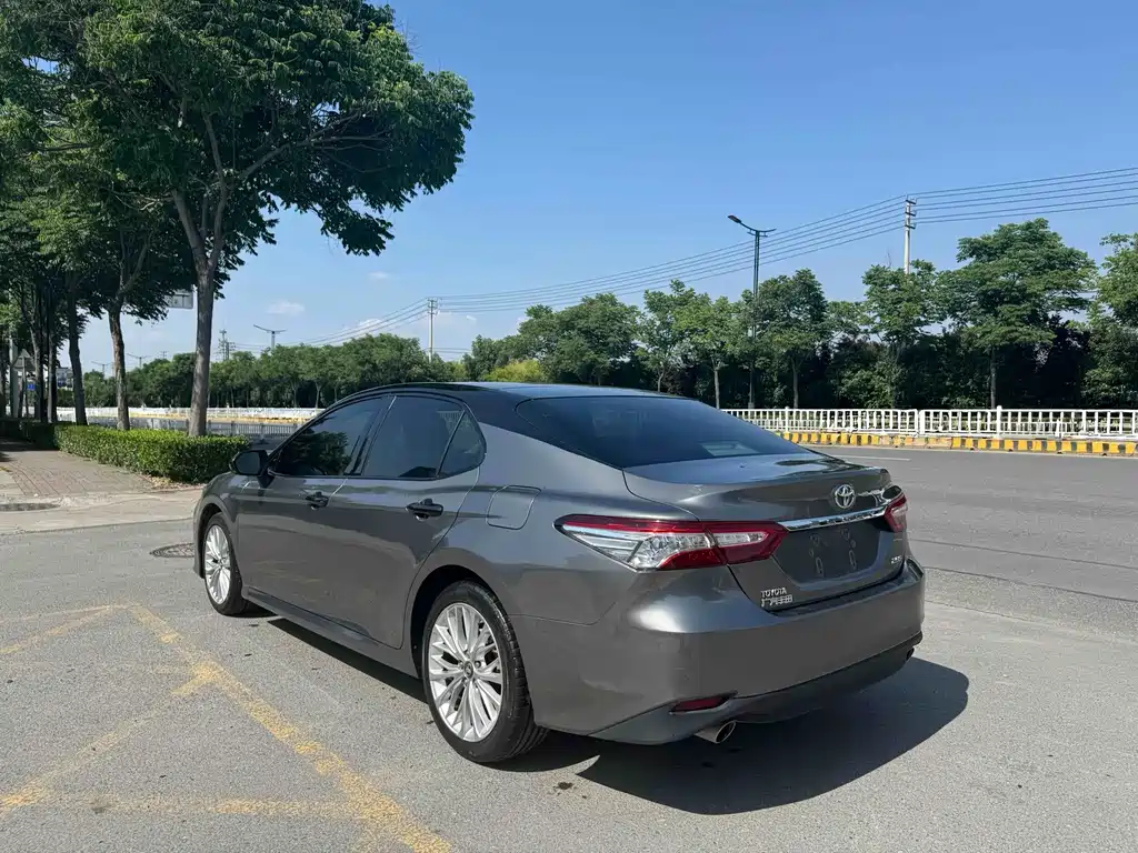 Toyota Camry 2018 — фото 3