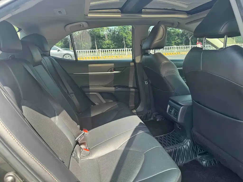 Toyota Camry 2018 — фото 18