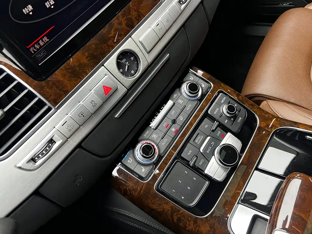 Audi A8 2014 — фото 15