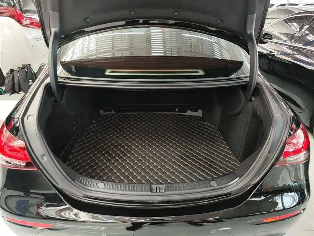 Mercedes-Benz E-Class 2023 — фото 19