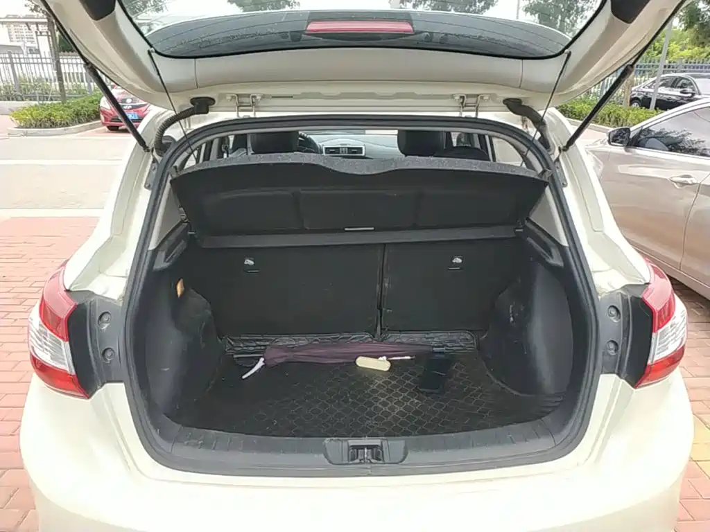 Nissan Tiida 2019 — фото 19