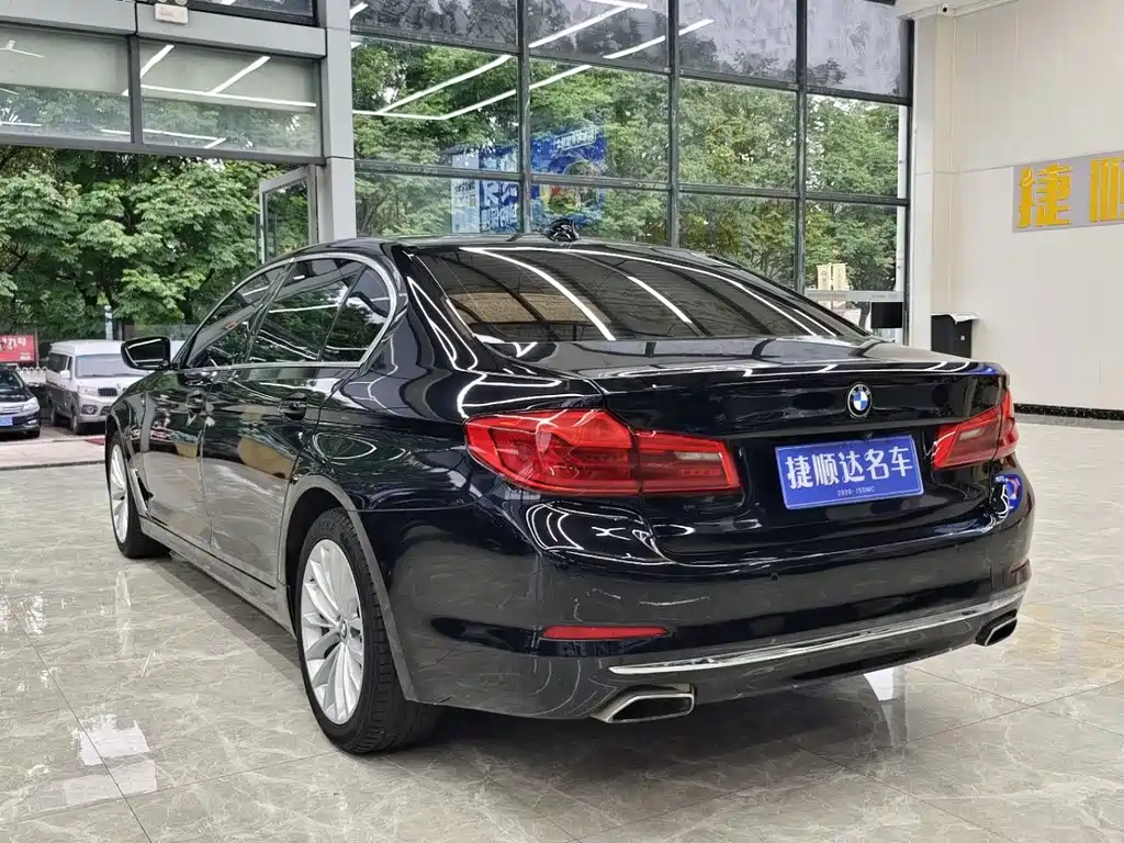 BMW 5 Series 2019 — фото 19